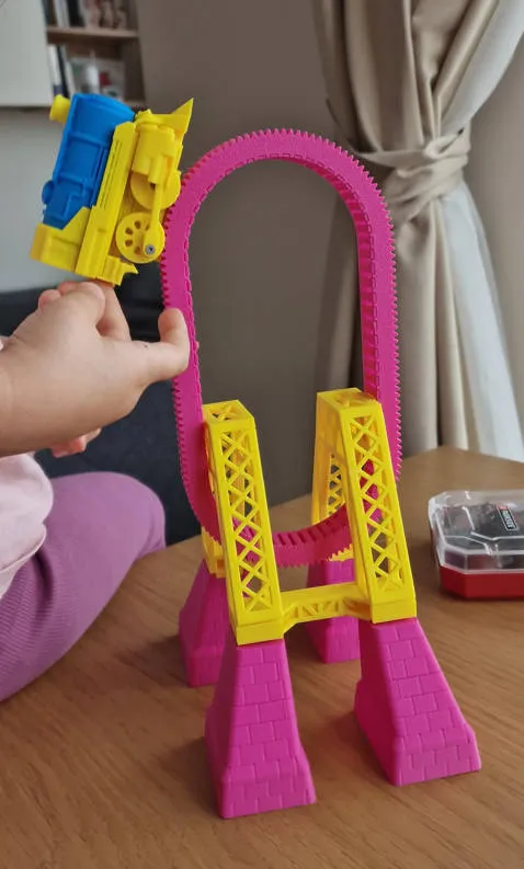 Играчка влакче
